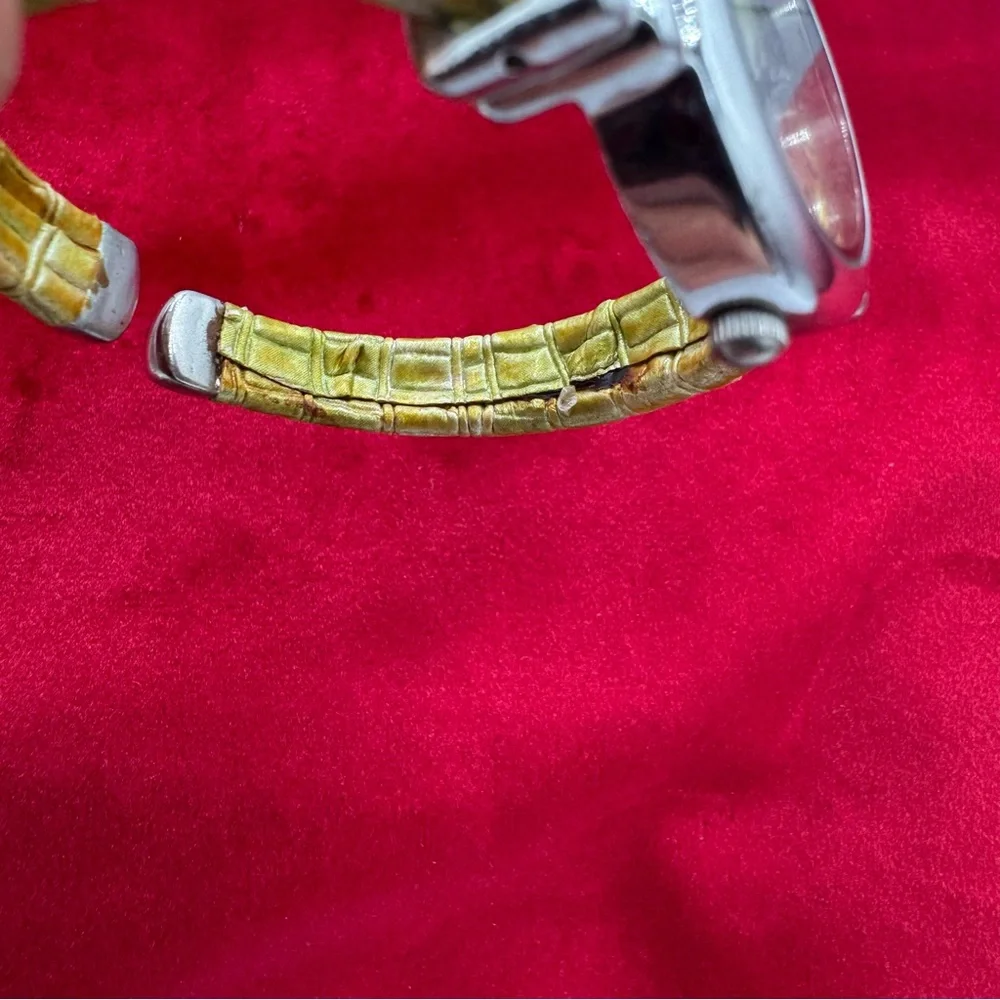 Vintage Suisse‎ Quartz Watch Japan Movement Stainless Steel Retro Bangle